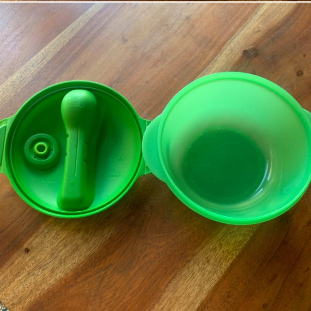 Tupperware hot food on the go container